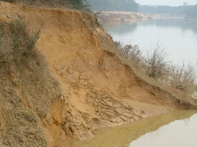 Hà bá “nuốt” làng sau lũ  - 8